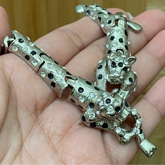 Unsigned Silver-tone Double Panther Leopard Articulated Necklace Earrings Set - Picture 9 of 16